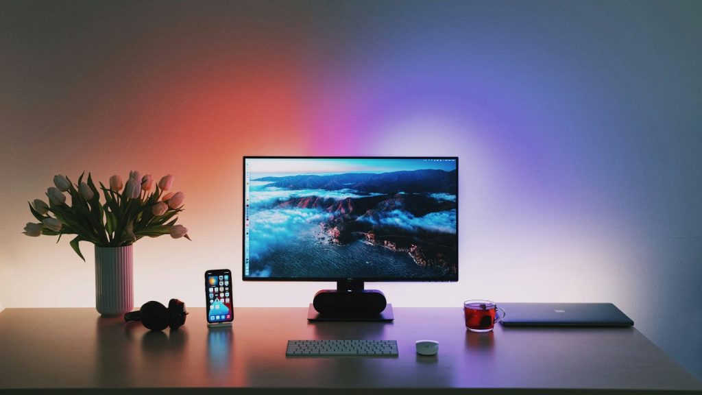 Declutter Your Desktop: Tech Organization for a Sharper Mind